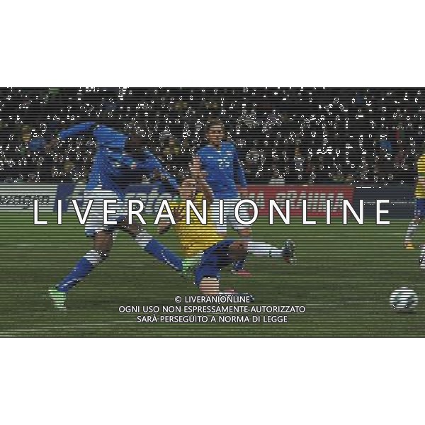 Gara Amichevole Ginevra (Svizzera) - 21.03.2013 Italia-Brasile Nella Foto:prima occasione balotelli parata da julio cesar /Ph.Vitez-Ag. Aldo Liverani