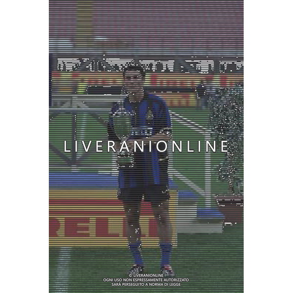 MILANO, 22-08-02 DFP/MARCO LUSSOSO INTER-ROMA (TROFEO PIRELLI) NELLA FOTO: LA PREMIAZIONE AG ALDO LIVERANI S A S