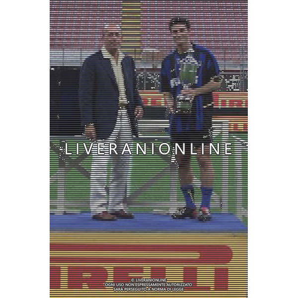 Camera: DCS520C Serial #: K520C-05610 Width: 1728 Height: 1152 Date: 22-08-2002 Time: 21:59:00 DCS5XX Image FW Ver: 3.0.14 TIFF Image Look: Product Antialiasing Filter: Removed Counter: [75132] ISO Speed: 640 Aperture: f2.8 Shutter: 1/250 Max Aperture: f2.8 Min Aperture: f32 Exposure Mode: Manual (M) Compensation: +0.0 Flash Compensation: +0.0 Meter Mode: Evaluative Flash Mode: No flash Drive Mode: Continuous Focus Mode: AI Servo Focus Point: Auto Focal Length (mm): 70 White balance: Auto Time: 21:59:00.976 AG ALDO LIVERANI S A S