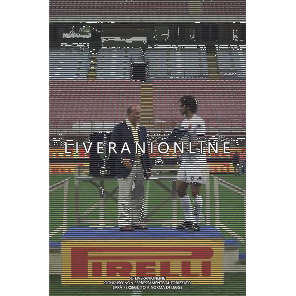 MILANO, 22-08-02 DFP/MARCO LUSSOSO INTER-ROMA (TROFEO PIRELLI) NELLA FOTO: LA PREMIAZIONE AG ALDO LIVERANI S A S