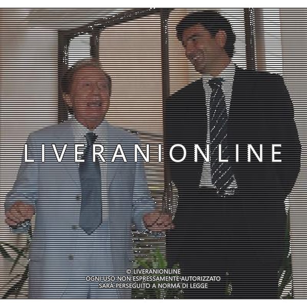 Milano 16 settembre 2004 Presentazione di Genius su rete quattro condotta da Mike Bongiorno nella foto: Mike Bongiorno e Giancarlo Scheri direttore di rete quattro foto emilio andreoli / ag. aldo liverani