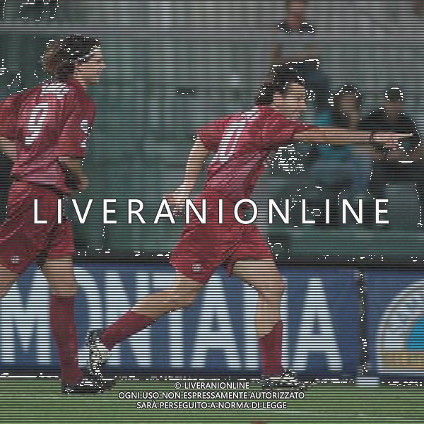 LIVORNO,15 SETTEMBRE 2004 LIVORNO - LECCE COPPA ITALIA TIM CUP NELLA FOTO: ESULTANZA DI VIAGIANI LUCA DOPO IL GOL FOTO:BIZZI-AGENZIA ALDO LIVERANI
