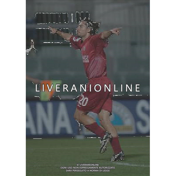 LIVORNO,15 SETTEMBRE 2004 LIVORNO - LECCE COPPA ITALIA TIM CUP NELLA FOTO: ESULTANZA DI VIAGIANI LUCA DOPO IL GOL FOTO:BIZZI-AGENZIA ALDO LIVERANI