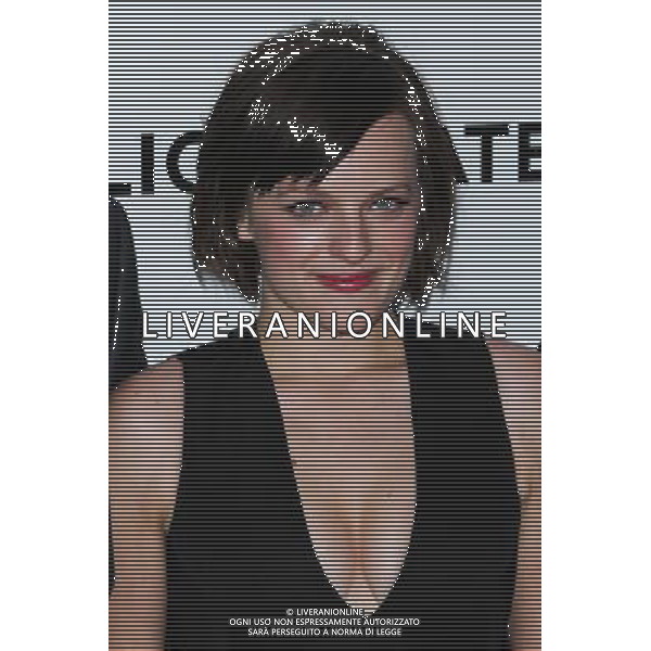 LOS ANGELES, CA - MARCH 20: Elisabeth Moss at the \'Mad Men\' Season 6 Los Angeles Premiere held at the Director\'s Guild of America on March 20, 2013 in Los Angeles, California. Credit: MediaPunch Inc. PREMIERA SERIAL MAD MEN SEZON 6 FOT. MEDIAPUNCH/NEWSPIX.PL US, FRANCE AND GERMANY OUT !!! --- Newspix.pl /AGENZIA ALDO LIVERANI SAS/ITALY ONLY - EDITORIAL USE ONLY *** Local Caption *** www.newspix.pl mail us: info@newspix.pl call us: 0048 022 23 22 222 --- Polish Picture Agency by Ringier Axel Springer Poland