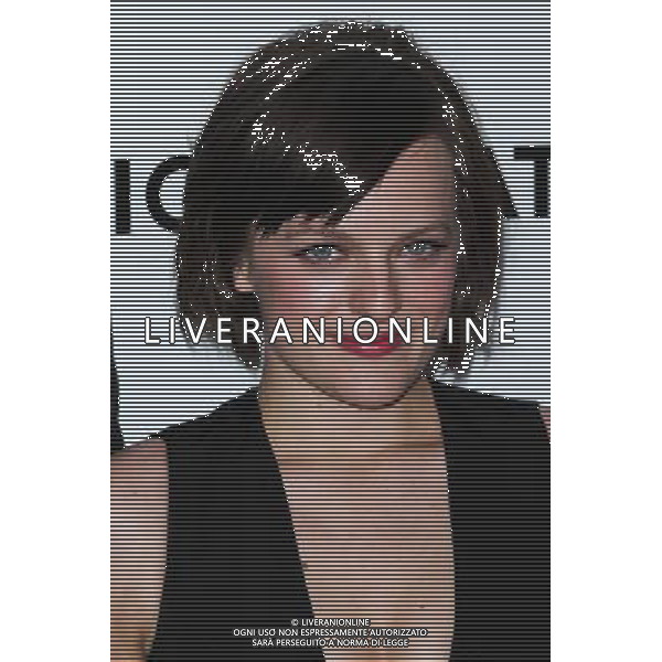 LOS ANGELES, CA - MARCH 20: Elisabeth Moss at the \'Mad Men\' Season 6 Los Angeles Premiere held at the Director\'s Guild of America on March 20, 2013 in Los Angeles, California. Credit: MediaPunch Inc. PREMIERA SERIAL MAD MEN SEZON 6 FOT. MEDIAPUNCH/NEWSPIX.PL US, FRANCE AND GERMANY OUT !!! --- Newspix.pl /AGENZIA ALDO LIVERANI SAS/ITALY ONLY - EDITORIAL USE ONLY *** Local Caption *** www.newspix.pl mail us: info@newspix.pl call us: 0048 022 23 22 222 --- Polish Picture Agency by Ringier Axel Springer Poland