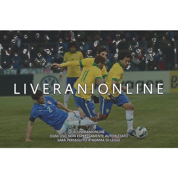 (130322) -- GENEVA, March 22, 2013 () -- Italy\'s Maggio Christian (1st L) vies with players of Brazil during their international friendly soccer match in Geneva, Switzerland, March 21, 2013. The match ended with a 2-2 tie. (/Wang Siwei) AG ALDO LIVERANI S A S ONLY ITALY