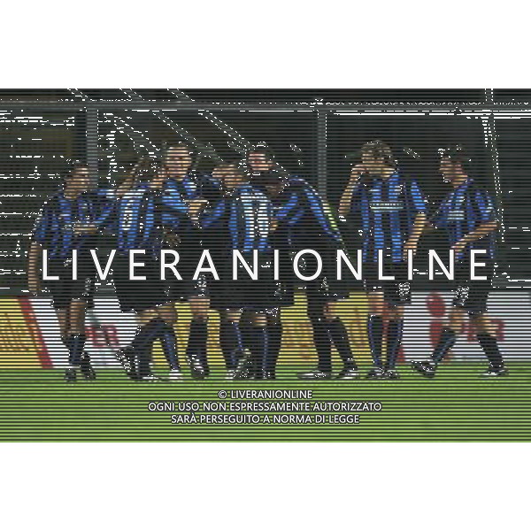 Atalanta-reggina Coppa Italia Tim Cup 16/08/04 nella foto esultanza dopo il gol di demetrio albertini foto emilio andreoli/ag aldo liverani