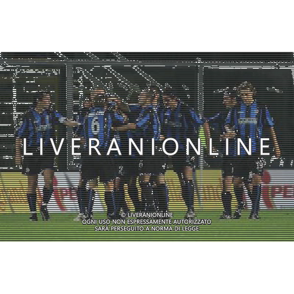 Atalanta-reggina Coppa Italia Tim Cup 16/08/04 nella foto esultanza dopo il gol di demetrio albertini foto emilio andreoli/ag aldo liverani