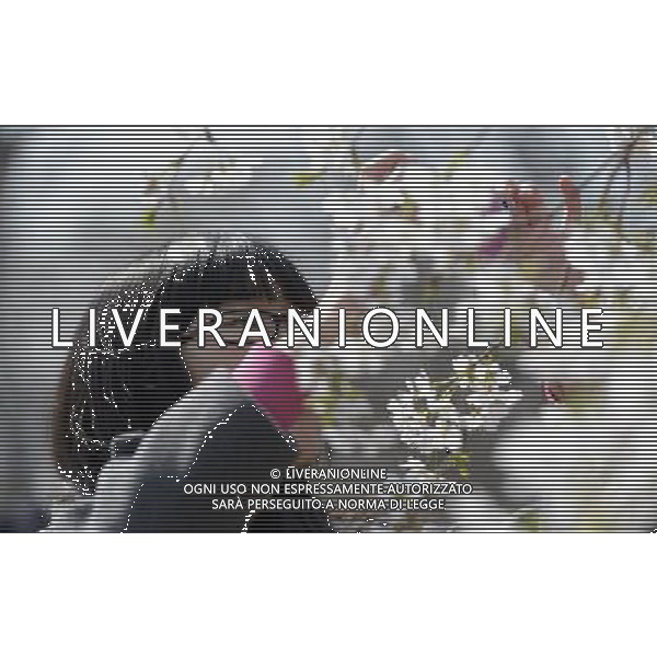 (130322) -- BEIJING, March 22, 2013 () -- A visitor takes pictures of cherry blossoms at the Yuyuantan Park in Beijing, capital of China, March 22, 2013. The 25th Yuyuantan Cherry Blossom Festival will kick off on Saturday. (/Li Jundong) (zc) ©Photoshot/AGENZIA ALDO LIVERANI SAS-ITALY ONLY - EDITORIAL USE ONLY