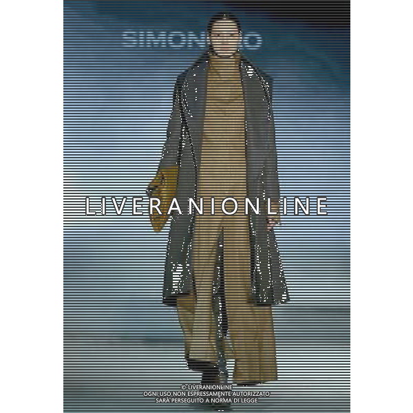 (130326) -- BEIJING, March 26, 2013 () -- A model presents a creation during the SimonGao Collection as part of the China Fashion Week in Beijing, capital of China, March 25, 2013. (/Chen Jianli) (ry) ©Photoshot/AGENZIA ALDO LIVERANI SAS-ITALY ONLY - EDITORIAL USE ONLY