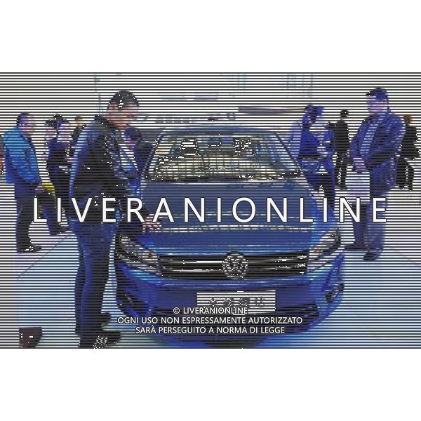 (130326) -- HARBIN, March 26, 2013 () -- People view a NewJetta during the 8th Harbin Spring Auto Show in Harbin, capital of northeast China\'s Heilongjiang Province, March 26, 2013. The auto show kicked off on Tuesday, showcasing some 500 vehicles of brands worldwide. (/Wang Jianwei) (whj) ©Photoshot/AGENZIA ALDO LIVERANI SAS-ITALY ONLY - EDITORIAL USE ONLY