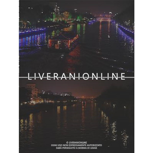 (130323) -- YANGZHOU, March 23, 2013 () -- The combo Beijing-Hangzhou Grand Canal, before (up) and after turning off its ornament lights to mark the annual \'Earth Hour\' event, Yangzhou, east China\'s Jiangsu Province, March 23, 2013. (/Si Xinli) (zn) ©Photoshot/AGENZIA ALDO LIVERANI SAS-ITALY ONLY - EDITORIAL USE ONLY