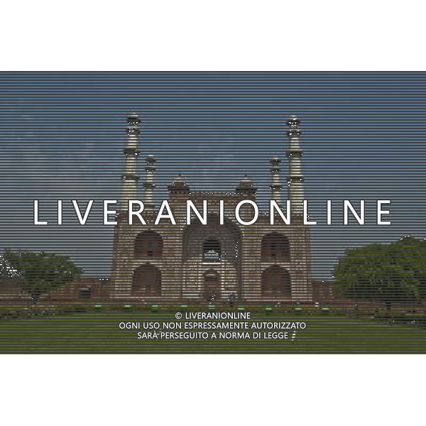 (130327) -- AGRA, March 27, 2013 () -- Photo taken on March 24, 2013 shows the gateway to Mughal Emperor Akbar\'s tomb in Agra, India. The tomb of Mughal Emperor Akbar, built from 1605 to 1613, is in the Mughal style combining designs of Islamic, Persian and Hindu. (/Tumpa Mondal) ©Photoshot/AGENZIA ALDO LIVERANI SAS-ITALY ONLY - EDITORIAL USE ONLY