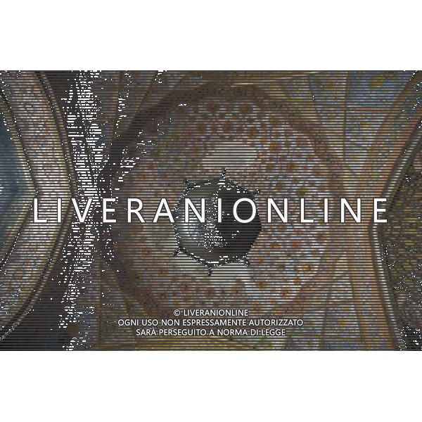 (130327) -- AGRA, March 27, 2013 () -- Photo taken on March 24, 2013 shows the interior view of Mughal Emperor Akbar\'s tomb in Agra, India. The tomb of Mughal Emperor Akbar, built from 1605 to 1613, is in the Mughal style combining designs of Islamic, Persian and Hindu. (/Tumpa Mondal) ©Photoshot/AGENZIA ALDO LIVERANI SAS-ITALY ONLY - EDITORIAL USE ONLY