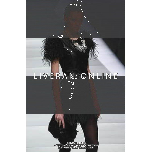 (130327) -- BEIJING, March 27, 2013 () -- A model presents a creation by fashion designer Huang Yunyun during the DDU Collection at the China Fashion Week (A/W 2013/2014) in Beijing, capital of China, March 26, 2013. (/Li Mingfang) (lmm) ©Photoshot/AGENZIA ALDO LIVERANI SAS-ITALY ONLY - EDITORIAL USE ONLY