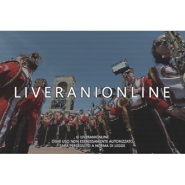 (130331) -- ISTANBUL, March 31, 2013 () -- Members of the Shaker Heights High School Band perform at Taksim square in Istanbul, Turkey, March 31, 2013. The band, having 201 student players, has started a nine-day tour from March 27, stopping in six cities including Istanbul, Troy and Ephesus. (/Lu Zhe)(zhf) ©photoshot/AGENZIA ALDO LIVERANI SAS - ITALY ONLY - Esibizione dei ballerini e della banda musicale della School Band Shaker Heights Alta in piazza Taksim a Istanbul, Turchia, 31 marzo 2013.