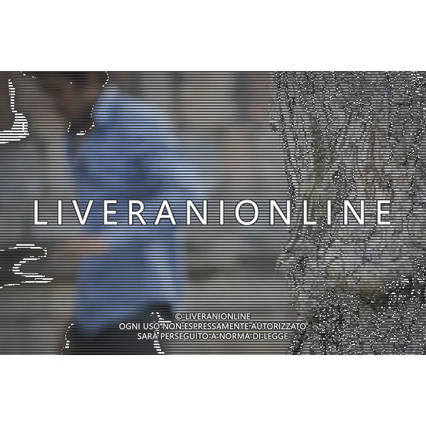 (130402) -- NEW DELHI, April 2, 2013 () -- A squirrel searches for food on a tree in the Lodhi Gardens in New Delhi, capital of India, April 1, 2013. Lodhi Gardens, a popular public park in downtown New Delhi with centuries of history, was taken as home by many squirrels due to its trees and grassland. (/Zheng Huansong) ©photoshot/AGENZIA ALDO LIVERANI SAS - ITALY ONLY - Uno scoiattolo nei Giardini Lodhi un popolare parco pubblico nel centro di New Delhi, capitale dell\'India, 1 aprile 2013.