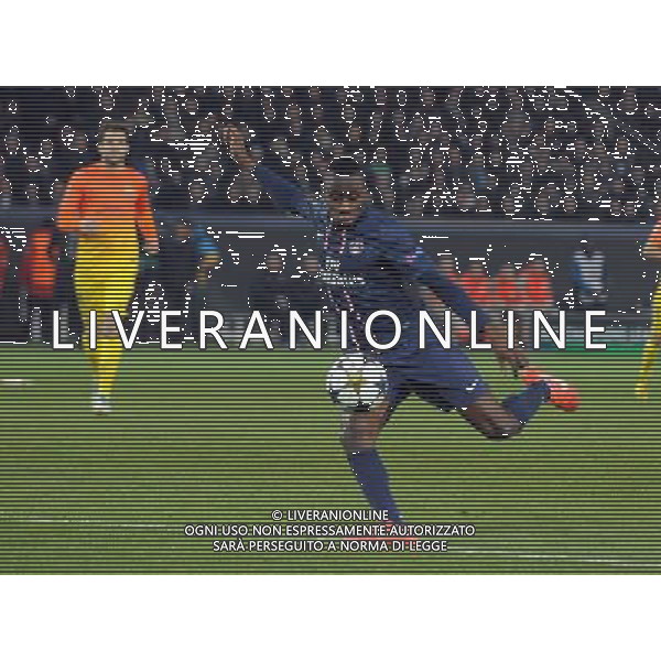 UEFA Champions League\'s quarter-final first leg between Paris Saint-Germain FC and FC Barcelona at the Parc des Princes stadium on April 2, 2013 in Paris France, Parc des Princes, Paris St Germain v Barcelona (2-2) Champions League Quarter Final 1st Leg 02/04/2013 Blaise Matuidi (PSG) scores equaliser at 2-2 with last kick of the game Photo: Roger Parker Fotosports International ©photoshot/AGENZIA ALDO LIVERANI SAS - ITALY ONLY - PSG Paris Saint Germain FC - FC Barcellona Gara di andata di UEFA Champions League quarti di finale allo stadio Parc des Princes a Parigi, Francia 2 aprile 2013 - gol