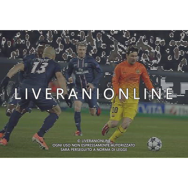 UEFA Champions League\'s quarter-final first leg between Paris Saint-Germain FC and FC Barcelona at the Parc des Princes stadium on April 2, 2013 in Paris France, Parc des Princes, Paris St Germain v Barcelona Champions League Quarter Final 1st Leg 02/04/2013 Lionel Messi (Barcelona) leaves David Beckham (PSG) in his wake Photo: Roger Parker Fotosports International ©photoshot/AGENZIA ALDO LIVERANI SAS - ITALY ONLY - PSG Paris Saint Germain FC - FC Barcellona Gara di andata di UEFA Champions League quarti di finale allo stadio Parc des Princes a Parigi, Francia 2 aprile 2013