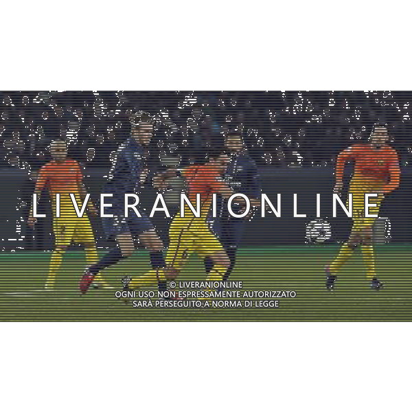 UEFA Champions League\'s quarter-final first leg between Paris Saint-Germain FC and FC Barcelona at the Parc des Princes stadium on April 2, 2013 in Paris France, Parc des Princes, Paris St Germain v Barcelona (2-2) Champions League Quarter Final 1st Leg 02/04/2013 David Beckham (PSG) Xavi Hernandez (Barcelona) Photo: Roger Parker Fotosports International ©photoshot/AGENZIA ALDO LIVERANI SAS - ITALY ONLY - PSG Paris Saint Germain FC - FC Barcellona Gara di andata di UEFA Champions League quarti di finale allo stadio Parc des Princes a Parigi, Francia 2 aprile 2013