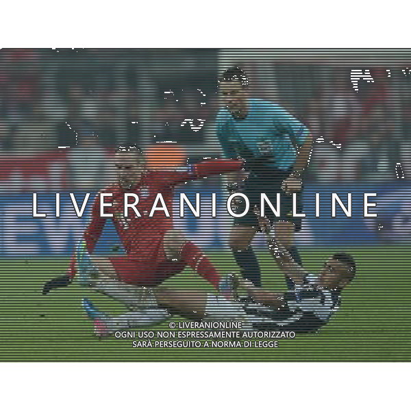 (130403) -- MUNICH, April 3, 2013 () -- Franck Ribery (L) of Bayern Munich vies with Arturo Vital (Bottom) of Juventus during their UEFA Champions League quarter-final match in Munich, south Germany, April 2, 2013. Bayern Munich won 2-0. (/Ma Ning) ©PHOTOSHOT/AGENZIA ALDO LIVERANI SAS - ITALY ONLY - Bayern Monaco - Juventus UEFA Champions League 2012/2013 Quarti di Finale andata Monaco di Baviera (Germania) - 02.04.2013