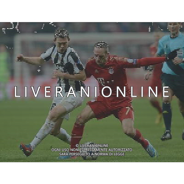(130403) -- MUNICH, April 3, 2013 () -- Franck Ribery (C) of Bayern Munich vies with Stephan Lichtsteiner of Juventus during their UEFA Champions League quarter-final match in Munich, south Germany, April 2, 2013. Bayern Munich won 2-0. (/Ma Ning) ©PHOTOSHOT/AGENZIA ALDO LIVERANI SAS - ITALY ONLY - Bayern Monaco - Juventus UEFA Champions League 2012/2013 Quarti di Finale andata Monaco di Baviera (Germania) - 02.04.2013
