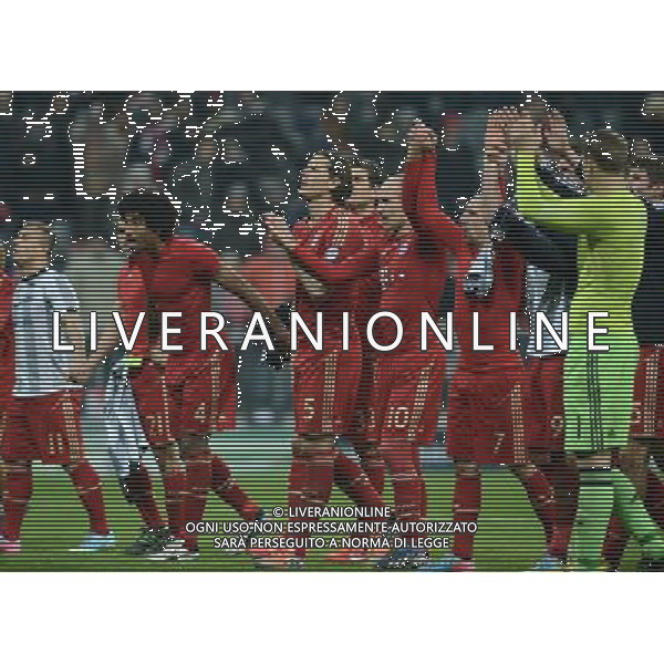 (130403) -- MUNICH, April 3, 2013 () -- Players of Bayern Munich greet the fans after the UEFA Champions League quarter-final match against Juventus in Munich, south Germany, April 2, 2013. Bayern Munich won 2-0. (/Ma Ning) ©PHOTOSHOT/AGENZIA ALDO LIVERANI SAS - ITALY ONLY - Bayern Monaco - Juventus UEFA Champions League 2012/2013 Quarti di Finale andata Monaco di Baviera (Germania) - 02.04.2013 - esultanza a fine gara
