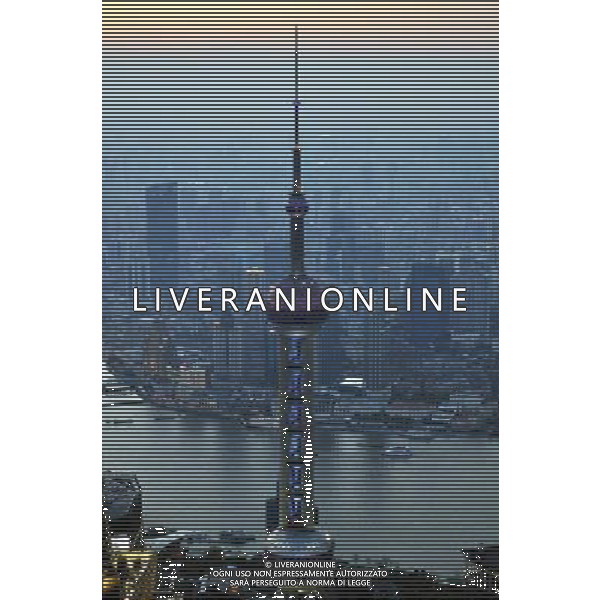 (130403) -- SHANGHAI, April 3, 2013 () -- The Oriental Pearl TV Tower is illuminated in blue light to mark the World Autism Awareness Day in Shanghai, east China, April 2, 2013. (/He Youbao) (hdt) ©PHOTOSHOT/AGENZIA ALDO LIVERANI SAS - ITALY ONLY - L\'Oriental Pearl TV Tower illuminato in luce blu per celebrare la Giornata Mondiale Autismo a Shanghai, in Cina orientale, 2 aprile 2013.