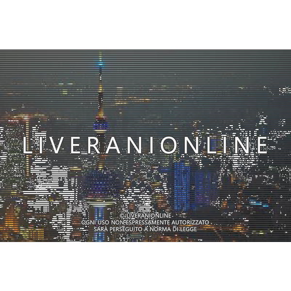 (130403) -- SHANGHAI, April 3, 2013 () -- The Oriental Pearl TV Tower is illuminated in blue light to mark the World Autism Awareness Day in Shanghai, east China, April 2, 2013. (/He Youbao) (hdt) ©PHOTOSHOT/AGENZIA ALDO LIVERANI SAS - ITALY ONLY - L\'Oriental Pearl TV Tower illuminato in luce blu per celebrare la Giornata Mondiale Autismo a Shanghai, in Cina orientale, 2 aprile 2013.