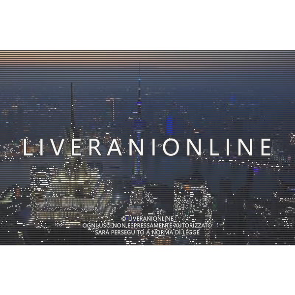 (130403) -- SHANGHAI, April 3, 2013 () -- The Oriental Pearl TV Tower (C) is illuminated in blue light to mark the World Autism Awareness Day in Shanghai, east China, April 2, 2013. (/He Youbao) (hdt) ©PHOTOSHOT/AGENZIA ALDO LIVERANI SAS - ITALY ONLY - L\'Oriental Pearl TV Tower illuminato in luce blu per celebrare la Giornata Mondiale Autismo a Shanghai, in Cina orientale, 2 aprile 2013.