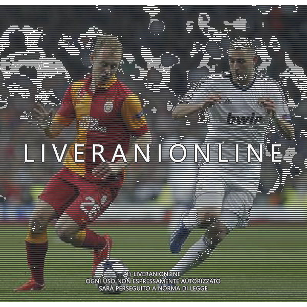 Real Madrid\'s Karim Benzema and Galatasaray\'s Semih Kaya during quarter finals CHampions League match on March 3rd 2013. Photo: Cesar Cebolla / ALFAQUI AG ALDO LIVERANI S A S ONLY ITALY