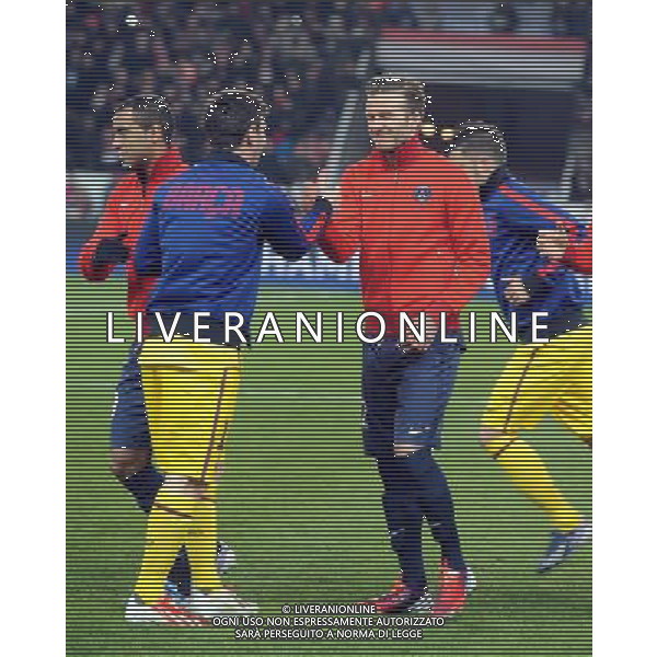 Parc des Princes, Paris St Germain v Barcelona (2-2) Champions League Quarter Final 1st Leg 02/04/2013 David Beckham (PSG) greets Lionel Messi before the match Photo: Roger Parker Fotosports International ©photoshot/AGENZIA ALDO LIVERANI SAS - ITALY ONLY - EDITORIAL USE ONLY PSG Paris Saint Germain FC - FC Barcellona Gara di andata di UEFA Champions League quarti di finale allo stadio Parc des Princes a Parigi, Francia 2 aprile 2013