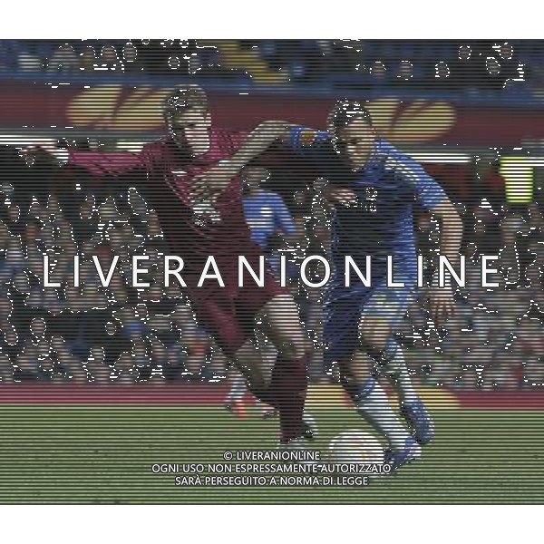 Rubin Kazan\'s Oleg Kuzmin battles with Chelsea\'s Ryan Bertrand. Chelsea beat Rubin Kazan 3:1 Chelsea 04/04/13 Chelsea V Rubin Kazan 04/04/13 Europa League Quarter Final 1st Leg Photo: Richard Washbrooke Fotosports International ©PHOTOSHOT/AGENZIA ALDO LIVERANI SAS - ITALY ONLY - EDITORIAL USE ONLY Chelsea Vs Rubin Kazan Quarti di finale andata Europa League 04 aprile 2013