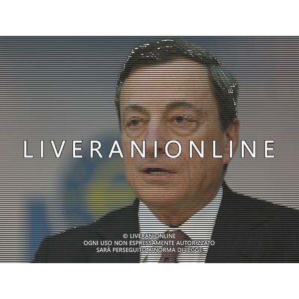 (130405) -- FRANKFURT, April 4, 2013 () -- European Central Bank (ECB) President Mario Draghi attends a press conference in Frankfurt, Germany, on April 4, 2013. Draghi on Thursday said the ECB would monitor the economic situation closely and stand ready to act on interest rates if necessary. (/Luo Huanhuan) (dtf) ©photoshot/AGENZIA ALDO LIVERANI SAS - ITALY ONLY - Il Presidente della Banca centrale europea (BCE) Mario Draghi partecipa a una conferenza stampa a Francoforte, in Germania, il 4 aprile 2013.