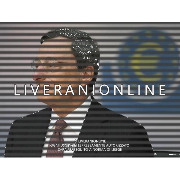 (130405) -- FRANKFURT, April 4, 2013 () -- European Central Bank (ECB) President Mario Draghi attends a press conference in Frankfurt, Germany, on April 4, 2013. Draghi on Thursday said the ECB would monitor the economic situation closely and stand ready to act on interest rates if necessary. (/Luo Huanhuan) (dtf) ©photoshot/AGENZIA ALDO LIVERANI SAS - ITALY ONLY - Il Presidente della Banca centrale europea (BCE) Mario Draghi partecipa a una conferenza stampa a Francoforte, in Germania, il 4 aprile 2013.