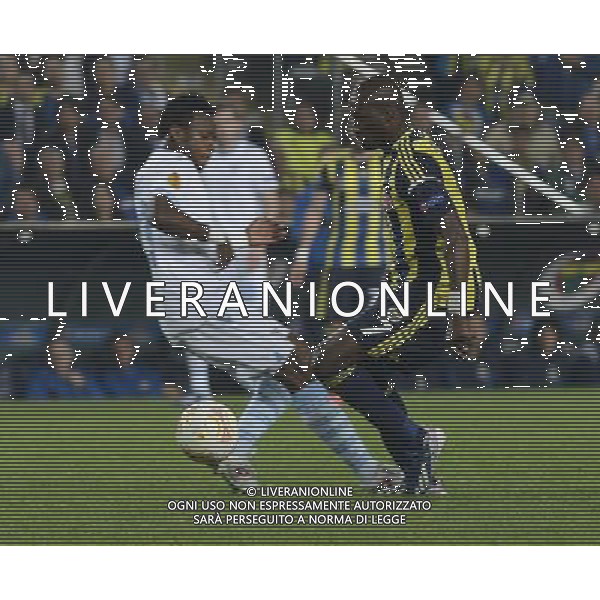 UEFA Europa League Quarterfinal match between Fenerbahce and Lazio at Sukru Saracoglu Stadium in Istanbul on April 4, 2013 Match scored: Fenerbahce 2 - Lazio 0 Pictured: Moussa Sow of Fenerbahce and Ogenyi Onazi of Lazio. PILKA NOZNA LIGA EUROPY SEZON 2012/2013 FOT.SESKIM PHOTO/NEWSPIX.PL TURKEY, GERMANY, AUSTRIA AND UK OUT !!! --- Newspix.pl AG ALDO LIVERANI S A S ONLY ITALY *** Local Caption *** www.newspix.pl mail us: info@newspix.pl call us: 0048 022 23 22 222 --- Polish Picture Agency by Ringier Axel Springer Poland