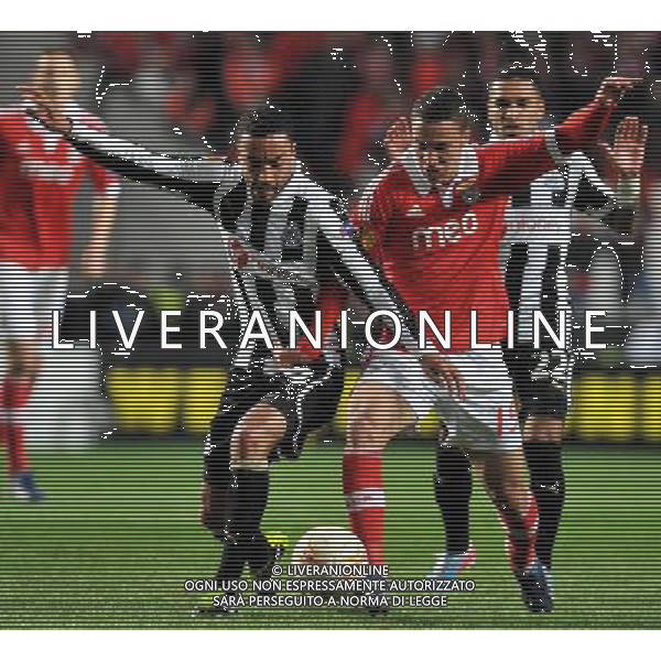 (130405) -- LISBON, April 5, 2013 () -- Benfica\'s Rodrigo Machado (R Front) vies with Newcastle\'s James Perch (L Front) during their UEFA Europa League quarter-final first leg football match in Lisbon, capital of Portugal, April 4, 2013. Benfica won 3-1. (/Zhang Liyun) ©photoshot/AGENZIA ALDO LIVERANI SAS - ITALY ONLY - BENFICA - NEWCASTLE quarti di finale andata UEFA Europa League a Lisbona, capitale del Portogallo, 4 aprile 2013. Il Benfica ha vinto 3-1. 