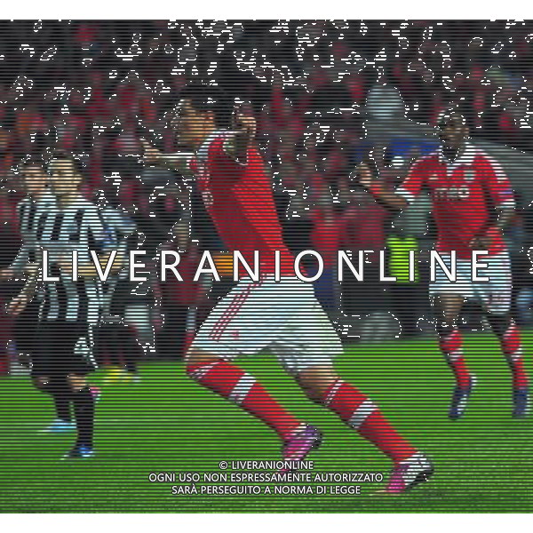 (130405) -- LISBON, April 5, 2013 () -- Benfica\'s Oscar Cardozo (C) celebrates scoring during the UEFA Europa League quarter-final first leg football match against Newcastle in Lisbon, capital of Portugal, April 4, 2013. Benfica won 3-1. (/Zhang Liyun) ©photoshot/AGENZIA ALDO LIVERANI SAS - ITALY ONLY - BENFICA - NEWCASTLE quarti di finale andata UEFA Europa League a Lisbona, capitale del Portogallo, 4 aprile 2013. Il Benfica ha vinto 3-1. 