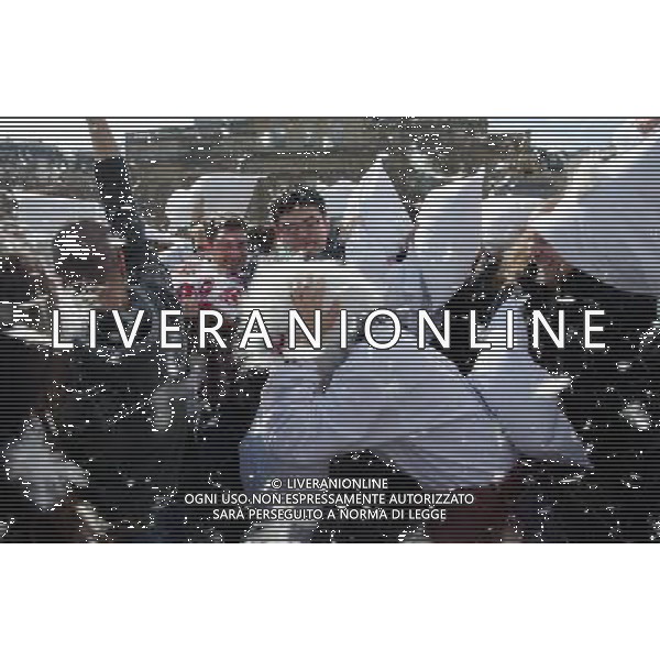 People gather for the International Pillow Fight Day at Trafalgar Square in Central London. International Pillow Fight Day is marked in over 130 cities worldwide. 6th April 2013. ©hotoshot/AGENZIA ALDO LIVERANI SAS - ITALY ONLY - Giornata internazionale della lotta con i cuscini in oltre 130 citta\' in tutto il mondo 6 Aprile 2013.