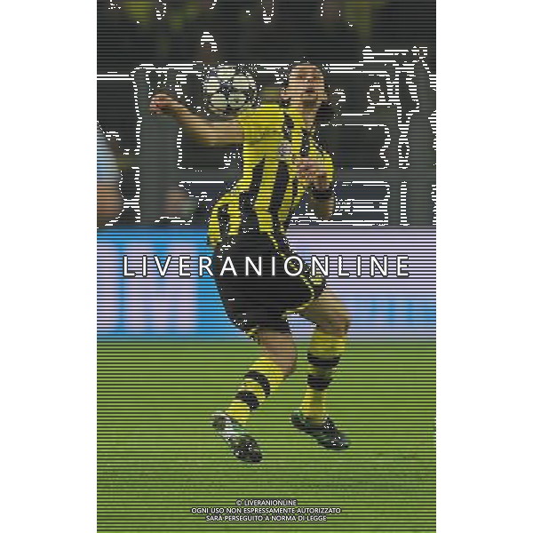 firo Fu§ball, Fussball, CL, UEFA Champions League, Saison 2012/2013, Viertelfinale, 09.04.2013, BVB, Borussia Dortmund - Malaga CF, Malˆga CF 3:2 Einzelaktion, Neven Subotic, BVB, ganze Figur, Witz, Humor $worldrightsEs gelten unsere AGB, einsehbar auf www.firosportphoto.de copyright by firo sportphoto: Coesfelder Stra§e 207Ê 48249 D † L M E N (Duelmen) www.firosportphoto.de mail@firosportphoto.de (V o l k s b a n k B o c h u m - W i t t e n ) BLZ.: 430 601 29 Kt. Nr.: 341 117 100 Tel:Ê 02594-9916004 Fax:Ê 02594-9916005 AG ALDO LIVERANI S A S ONLY ITALY