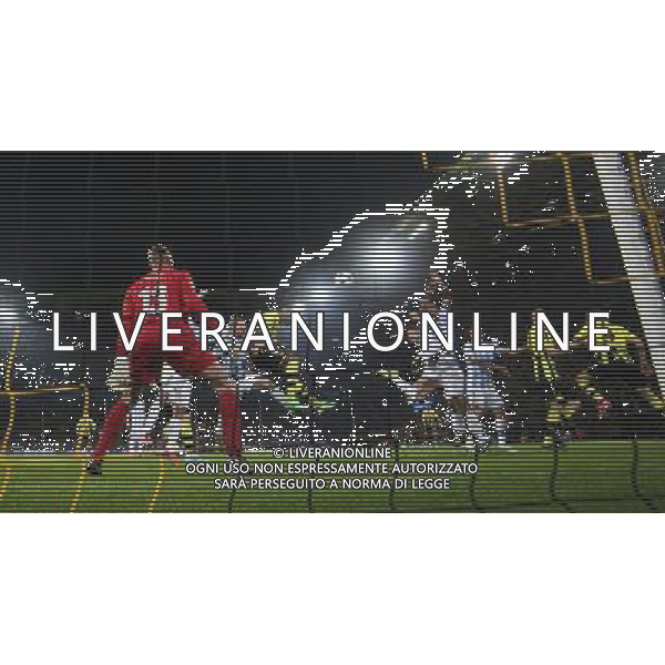 firo FuÃŸball,Fussball, 09.04.2013 Champions League UEFA Saison 2012/2013 Viertelfinale RÃ¼ckspiel BVB Borussia Dortmund - FC Malaga 3:2 Zweikampf I\'m Strafraum remote Hintertor $worldrightsEs gelten unsere AGB, einsehbar auf www.firosportphoto.de copyright by firo sportphoto: Coesfelder StraÃŸe 207 48249 DÃ¼lmen Duelmen www.firosportphoto.de mail@firosportphoto.de (V o l k s b a n k B o c h u m - W i t t e n ) BLZ.: 430 601 29 Kt. Nr.: 341 117 100 Tel:Â  0209 - 9304402 Fax:Â  0209 - 9304443 AG ALDO LIVERANI S A S ONLY ITALY
