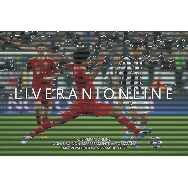 UEFA Champions League - Quarti di finale gara di ritorno Torino 10-04-2013 Juventus - Bayern Monaco nella foto Dante (Bayern) in contrasto su Mirko Vucinic (Juventus) foto Roberto Garavaglia - ag. Aldo Liverani