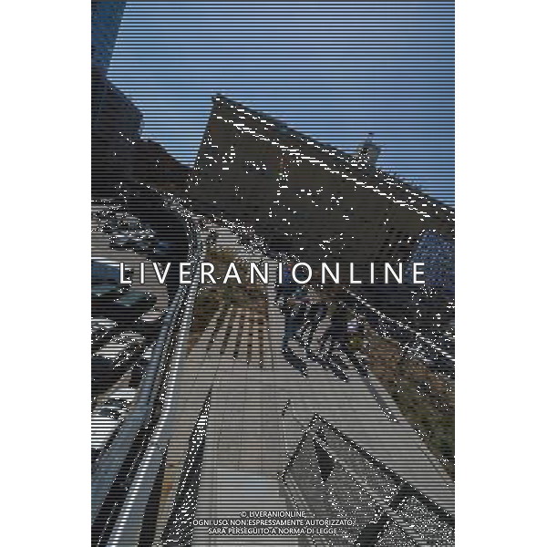 (130409) -- NEW YORK, April 9, 2013 () -- People enjoy a spring day at the High Line Park in New York City on April 9, 2013. The High Line is a public park built on a 1.45-mile-long historic freight rail line elevated above the streets on Manhattan\'s West Side. (/Niu Xiaolei) ©photoshot/AGENZIA ALDO LIVERANI SAS - ITALY ONLY - Le persone si godono un giorno di primavera al Parco pubblico High Line costruito su 1,45 miglia di linea ferroviaria storica elevato sopra le strade di West Side di Manhattan a New York il 9 aprile 2013