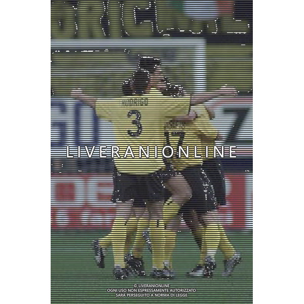 MILANO, 21-02-02 DFP/MARCO LUSSOSO INTER-AEK ATENE (COPPA UEFA) NELLA FOTO: ESULTANZA DELL\'AEK AG ALDO LIVERANI S A S