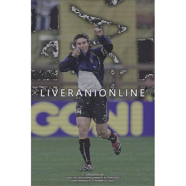 MILANO, 21-02-02 DFP/MARCO LUSSOSO INTER-AEK ATENE (COPPA UEFA) NELLA FOTO: ESULTANZA DI ZANETTI AG ALDO LIVERANI S A S