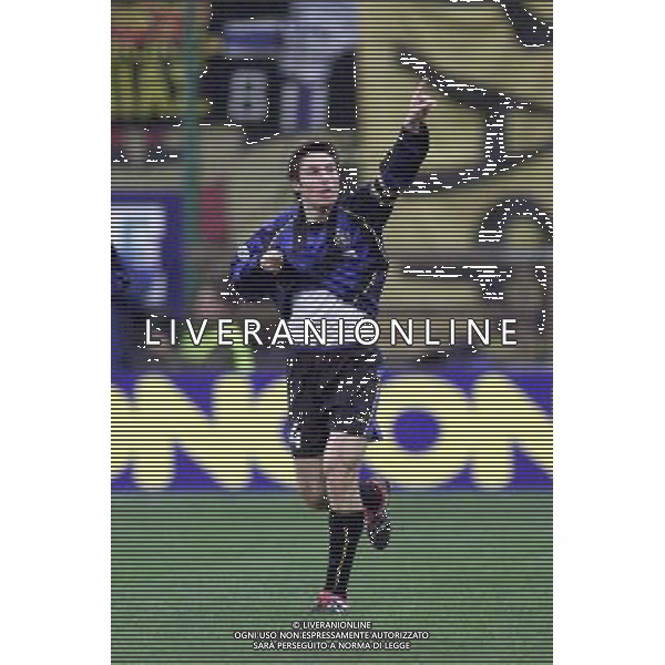 MILANO, 21-02-02 DFP/MARCO LUSSOSO INTER-AEK ATENE (COPPA UEFA) NELLA FOTO: ESULTANZA DI ZANETTI AG ALDO LIVERANI S A S