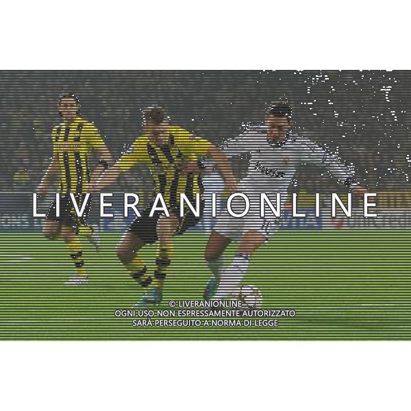 firo : Fu§ball,Fussball : 24.10.2012 CL, Champions League UEFA, Saison 2012/2013 BVB, Borussia Dortmund - Real Madrid 2:1 Lukasz PISZCZEK,BVB, links gegen …ZIL $worldrightsEs gelten unsere AGB, einsehbar auf www.firosportphoto.de, copyright by firo sportphoto: Coesfelder Str. 207 D-48249 DŸlmen www.firosportphoto.de mail@firosportphoto.de (V o l k s b a n k B o c h u m - W i t t e n ) BLZ.: 430 601 29 Kt. Nr.: 341 117 100 Tel:Ê +49-2594-9916004 Fax:Ê+49-2594-9916005 ©FIROSPORTPHOTO/AGENZIA ALDO LIVERANI SAS - ITALY ONLY - EDITORIAL USE ONLY