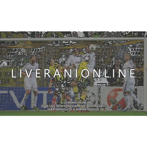 firo : Fu§ball,Fussball : 24.10.2012 CL, Champions League UEFA, Saison 2012/2013 BVB, Borussia Dortmund - Real Madrid 2:1 Sergio RAMOS, Real, gegen LEWANDOWSKI $worldrightsEs gelten unsere AGB, einsehbar auf www.firosportphoto.de, copyright by firo sportphoto: Coesfelder Str. 207 D-48249 DŸlmen www.firosportphoto.de mail@firosportphoto.de (V o l k s b a n k B o c h u m - W i t t e n ) BLZ.: 430 601 29 Kt. Nr.: 341 117 100 Tel:Ê +49-2594-9916004 Fax:Ê+49-2594-9916005 ©FIROSPORTPHOTO/AGENZIA ALDO LIVERANI SAS - ITALY ONLY - EDITORIAL USE ONLY
