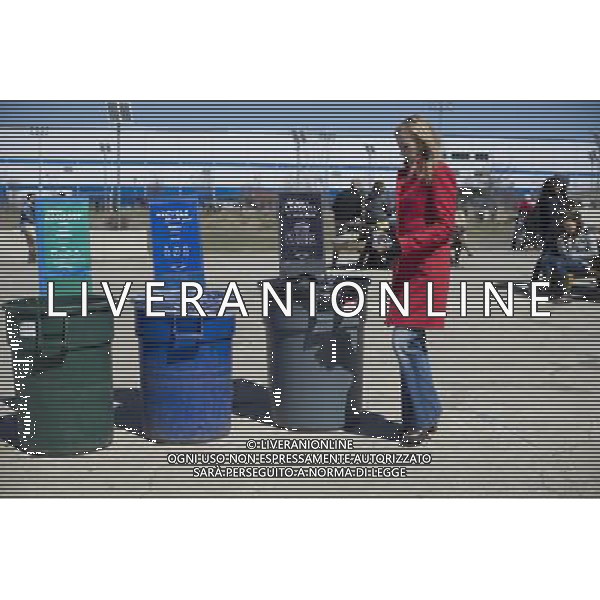 Foodies from around the city flock to opening day at the Smorgasburg in East River State Park in the Williamsburg neighborhood of Brooklyn in New York on Saturday, April 6, 2013. The marketplace features prepared and artisanal foods made in Brooklyn by small entrepreneurs. In the two years the market has been in operation it has provided a venue for numerous chefs and cooks to sell their wares, some of whom have grown into large successful businesses. (å Frances M. Roberts) ©photoshot/AGENZIA ALDO LIVERANI SAS - ITALY ONLY - La vita quotidiana della popolazione di Williamsburg, Brooklyn, New York 6 Aprile 2013.