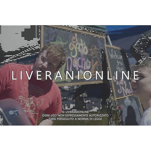 Foodies from around the city flock to opening day at the Smorgasburg in East River State Park in the Williamsburg neighborhood of Brooklyn in New York on Saturday, April 6, 2013. The marketplace features prepared and artisanal foods made in Brooklyn by small entrepreneurs. In the two years the market has been in operation it has provided a venue for numerous chefs and cooks to sell their wares, some of whom have grown into large successful businesses. (å Frances M. Roberts) ©photoshot/AGENZIA ALDO LIVERANI SAS - ITALY ONLY - La vita quotidiana della popolazione di Williamsburg, Brooklyn, New York 6 Aprile 2013.